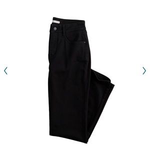 NWT 	
Women's Nine West Curvy High Rise Sculpting Straight Jeans